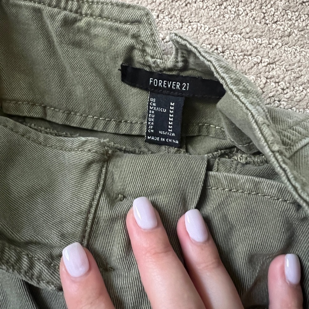 forever 21 - Olive green shorts size M - Picture 2 of 5